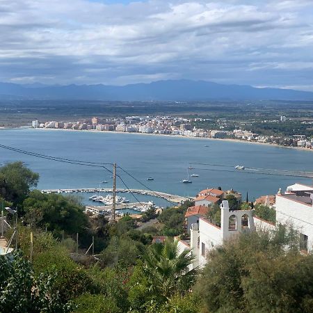 La Baie De Rose Apartman Roses Kültér fotó